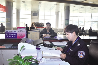 乌海市车管所从细节入手为市民提供优质服务。朱海超 摄