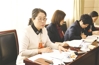 郭艳玲代表。 本报记者 袁永红 摄