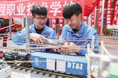 工科类学校学生用模型展示技术操作