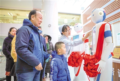 智能导诊机器人在内蒙古人民医院正式上岗