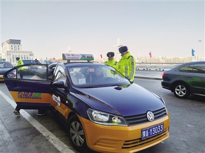 春运期间,市运管局赛罕分局加大飞机场及辖区客运市场的管理力度,给乘机出行的旅客提供安全的出行环境,截至目前,执法人员查处违法违规车辆13例,并对这些车辆依法进行处理。