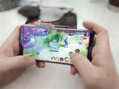 网络游戏是孩子沉迷手机的原因之一
