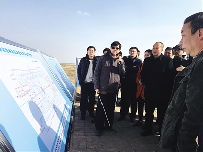 评审专家组在新机场拟建场址和林格尔县巧尔什营镇境内进行实地踏勘