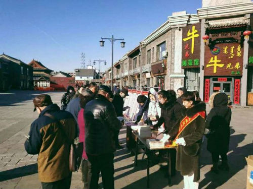 玉泉区文化馆举办“群策群力保护文化遗产,同心同德构建精神家园”非遗宣传活动