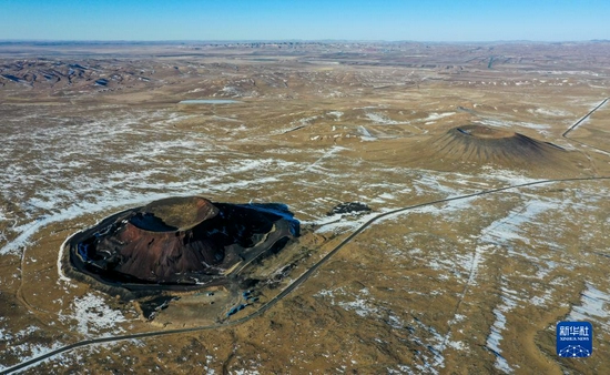 内蒙古乌兰察布市察哈尔右翼后旗冬日火山