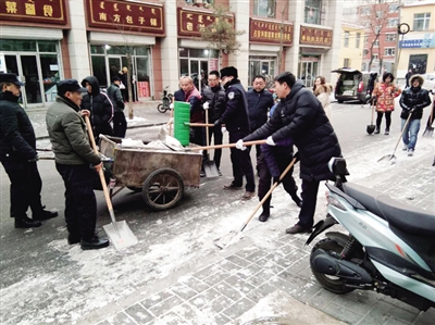 大南街街道办事处及包联单位联动清雪除冰