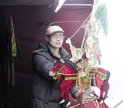 皮影人物准备登场