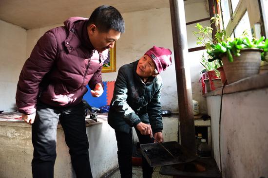 领取洁净煤的住户登记。