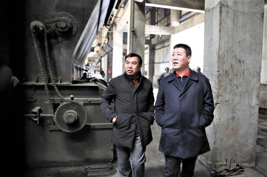 呼市环保局东升局长在安泰热力内大新校区检查供暖车间运行情况