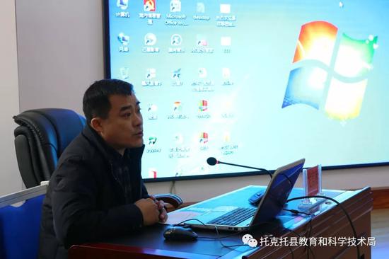 双河二小校长胡利峰述职