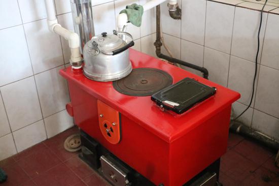 居民家中的洁净型煤专用炉具