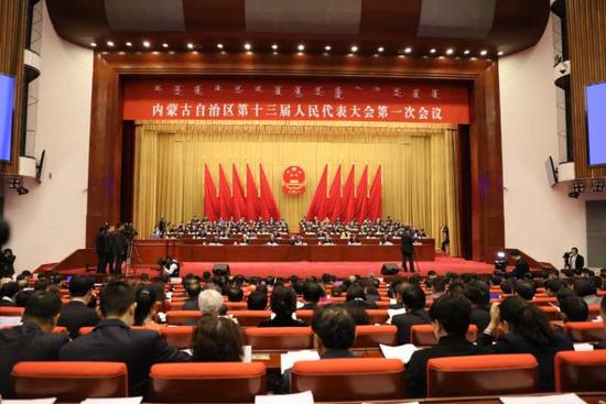 内蒙古自治区第十三届人民代表大会第一次会议开幕