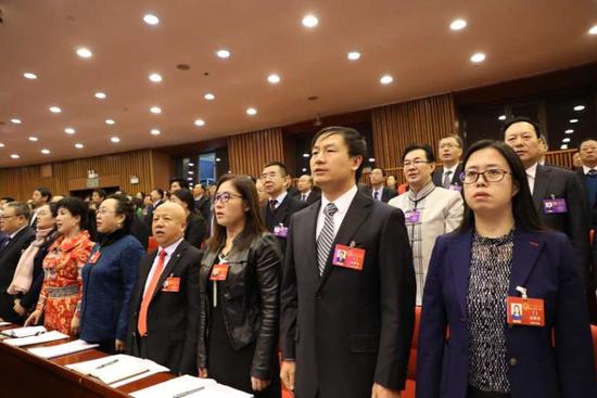 现场奏唱国歌