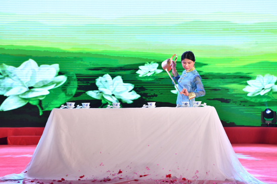四川古玩收藏协会紫砂茶艺专委会茶艺表演《龙飞凤舞》