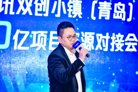 智城点评网董事长黄欣先生发表演讲