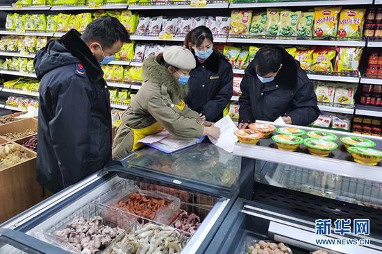 对海鲜调味品店进行专项检查