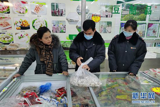 对农贸市场海鲜店进行专项检查