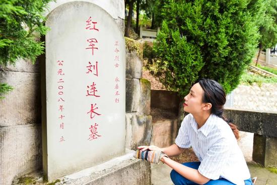 照片上的女孩叫冯炼