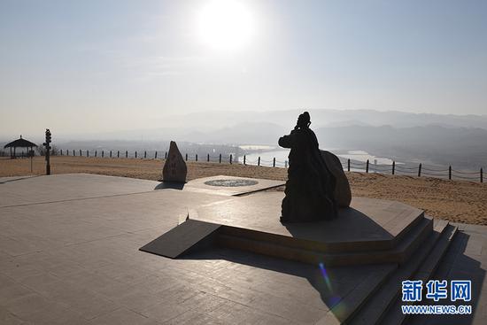 从沙坡头景区远眺黄河。新华网发(傅杰 摄)