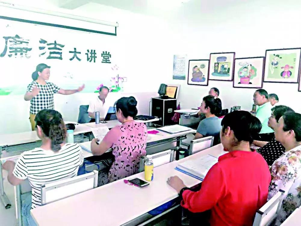 万盛社区通过活动增进各民族居民之间的感情