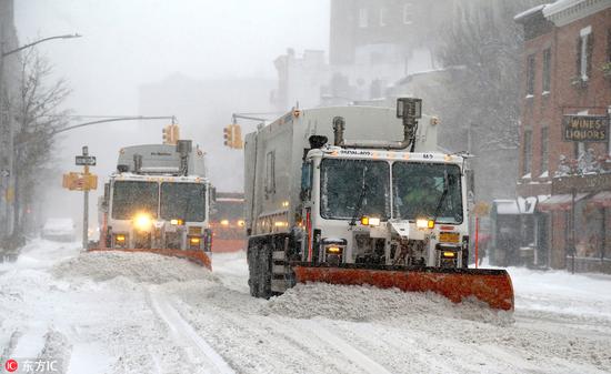 波士顿道路上积雪严重。