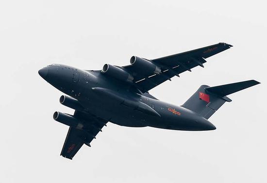 运-20大型运输机在飞行(2016年11月1日摄)。新华社记者 刘大伟 摄