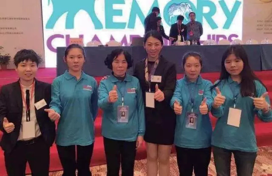 (最左为吴琼老师 世界脑力锦标赛武汉赛区总裁判长)