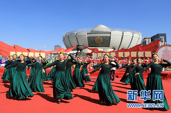 “激情广场 舞动塞上”宁夏广场舞大赛展演(资料图)