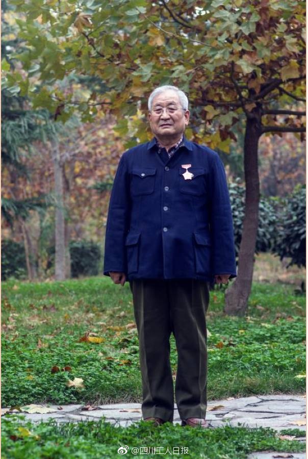 偷拍人妻小便