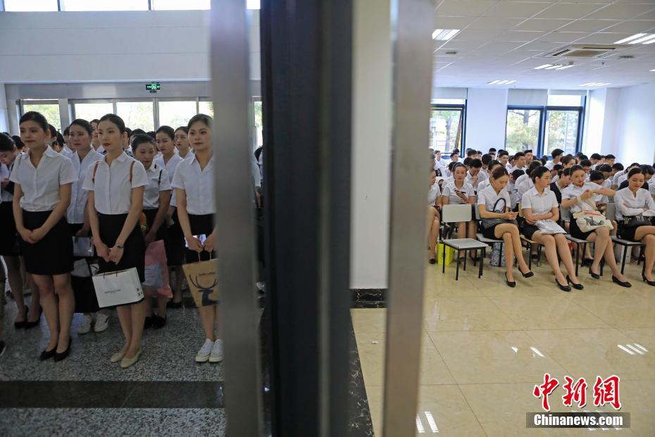 草莓丝瓜芭乐鸭脖奶茶翡翠