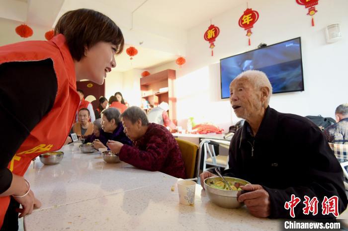 公交车拨开老师内裤