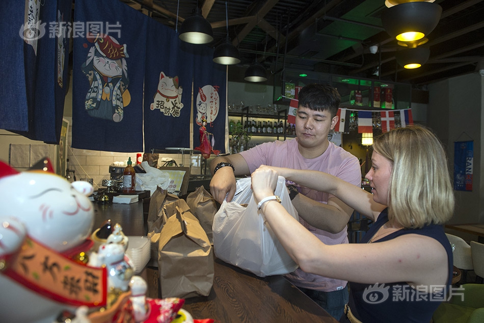 停电了被男同桌狂揉我奶胸