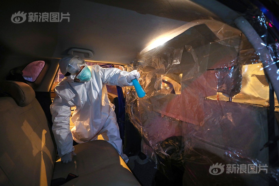 少妇公车上迎合我进入