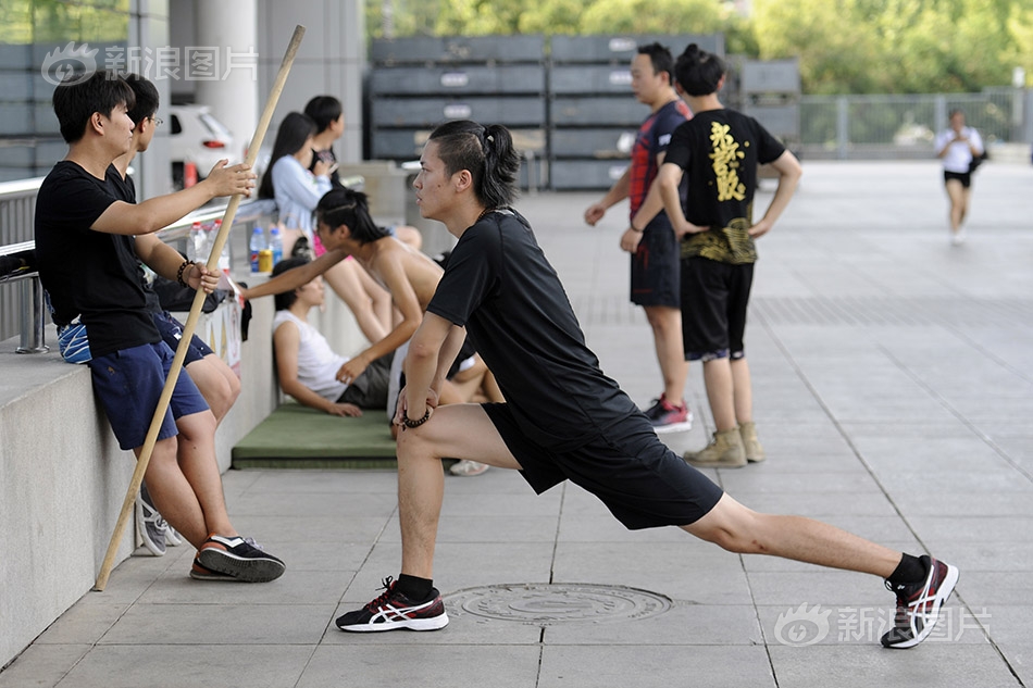 美女被男人乱插的黄色网站直接看