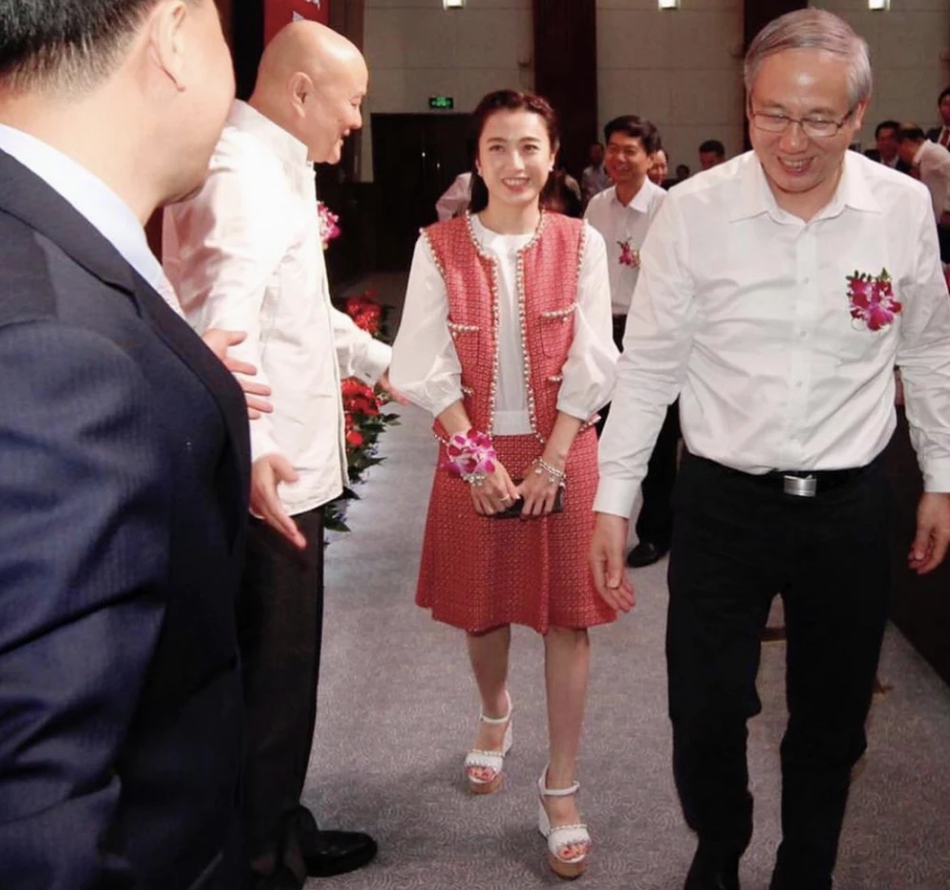 里贝里身价-爱游戏app（中国）官方网站下载_ayx体育app下载