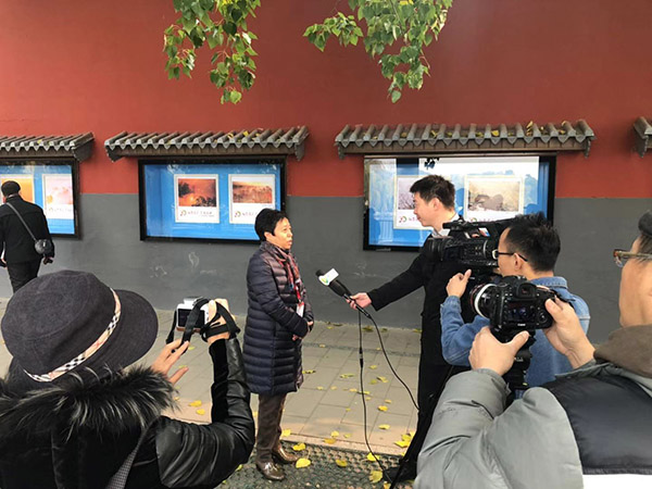 出席活动的嘉宾北京电影学院摄影学院院长宋靖接受媒体采访 景卫东 摄影