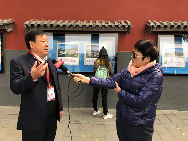 大悟县人大常委会副主任徐和生接受BTV采访 吴平 摄影