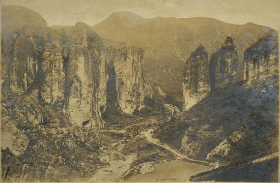 《山高路回》1920年代，雁荡山，陈万里摄