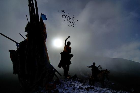 三等奖 作品：甘南藏区的插箭节 / 作者：高铁军