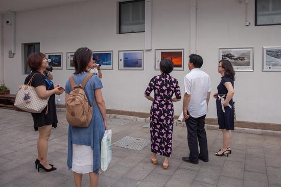 观众在园区观展