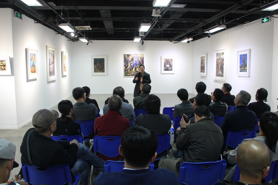 开幕式上中国人民大学艺术学院副院长牛宏宝阐述策展理念