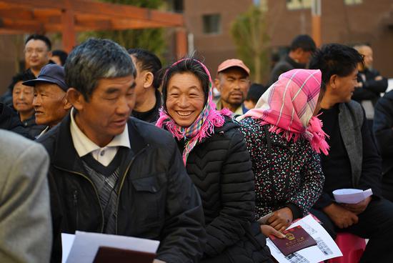 非突发新闻类组照金奖 《十万村民搬出深山住新城》之一 高兴贵 经济日报