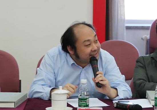 许华飞在研讨会上发言。摄影:徐申