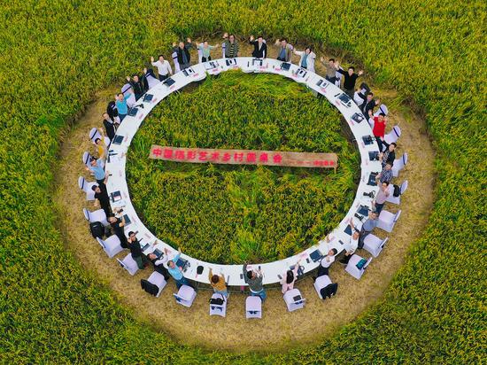“诗与故乡”——中国摄影艺术乡村圆桌会。