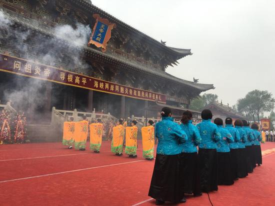 拜祖典礼。