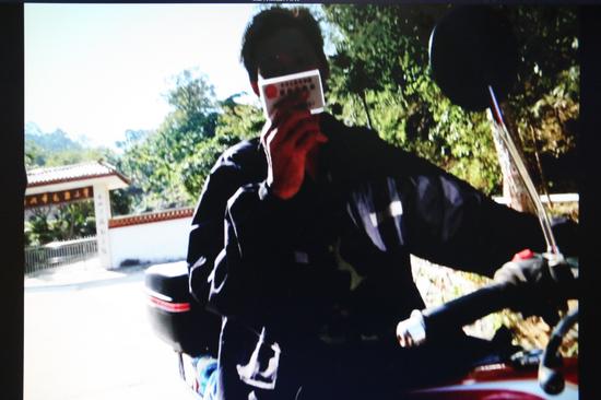 毛招村的“截访”村民（视频截图）。