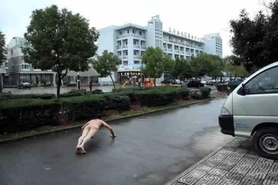 《那一刻》2012年10月24日 浙江温岭幼师虐童事件