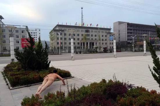 《那一刻》2013年9月17日 甘肃天水 张家川事件 作品2号