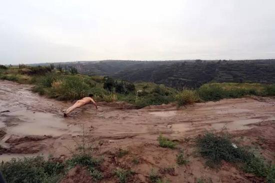 《那一刻》2013年8月24日 山西汾西 男童被挖眼事件 作品1号