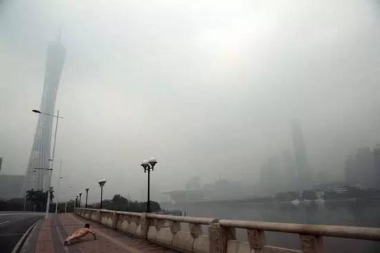《那一刻》2013年初 广州 中国城市严重雾霾事件